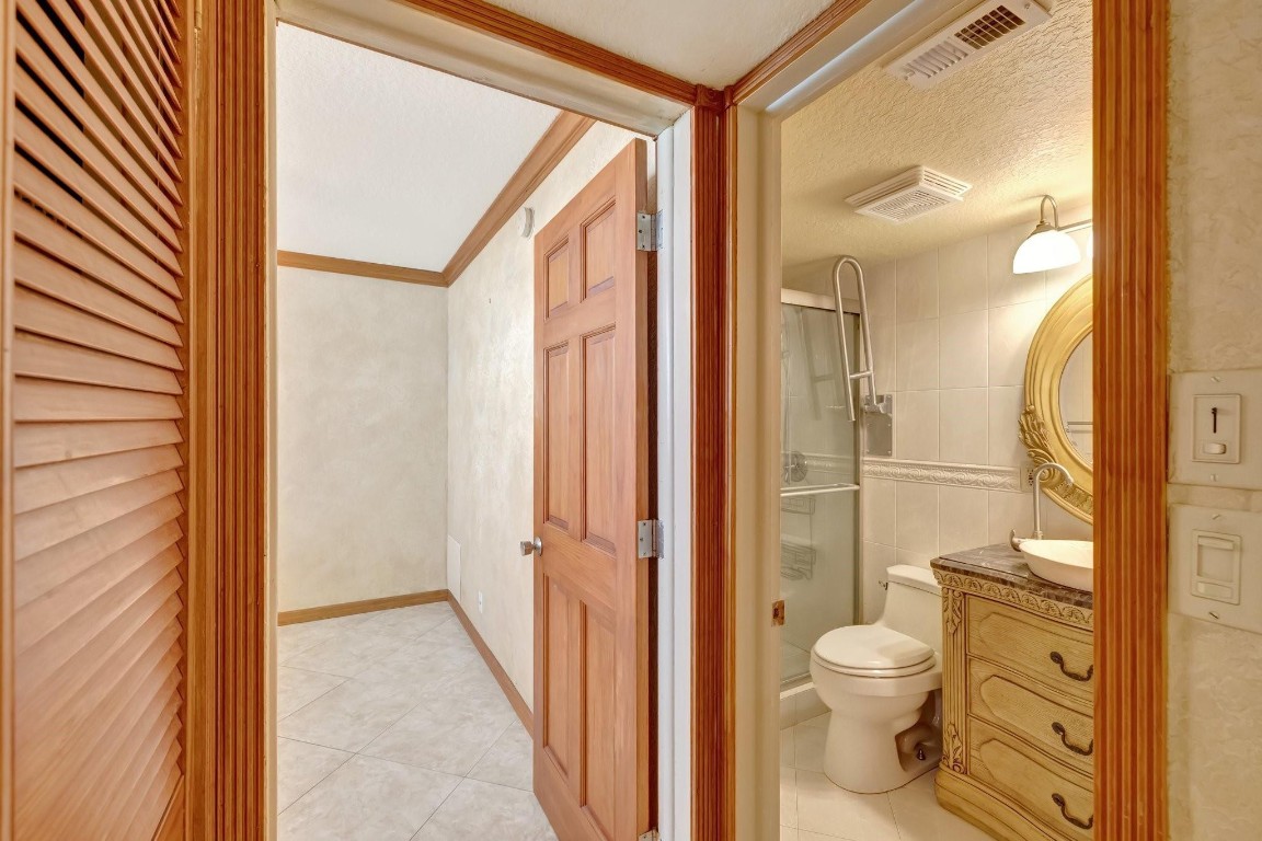 LIGHTHOUSE POINT PLAZA - Residential