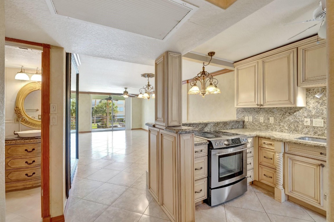 LIGHTHOUSE POINT PLAZA - Residential