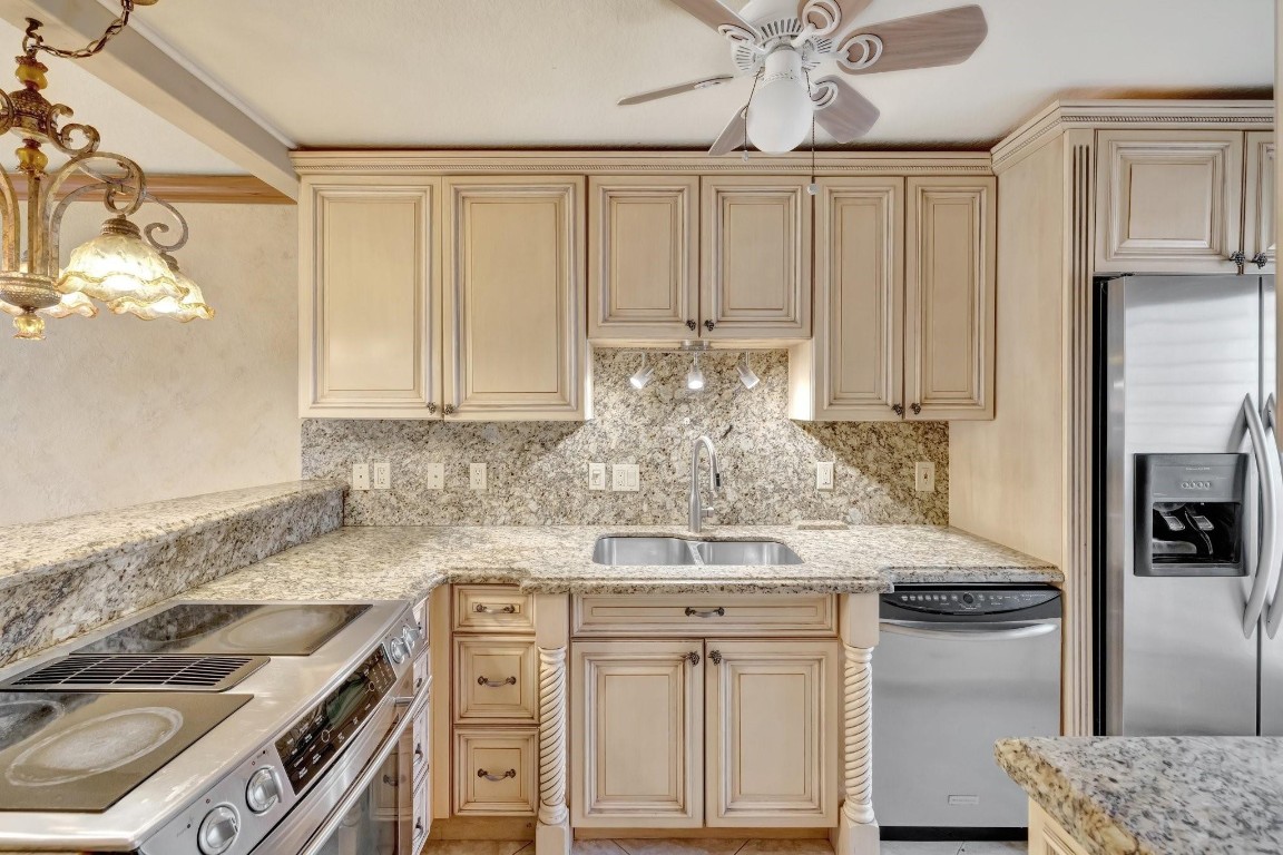 LIGHTHOUSE POINT PLAZA - Residential