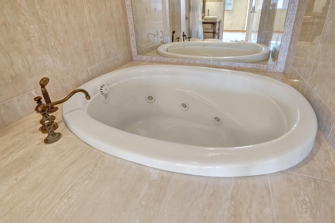 LIGHTHOUSE POINT PLAZA - Residential