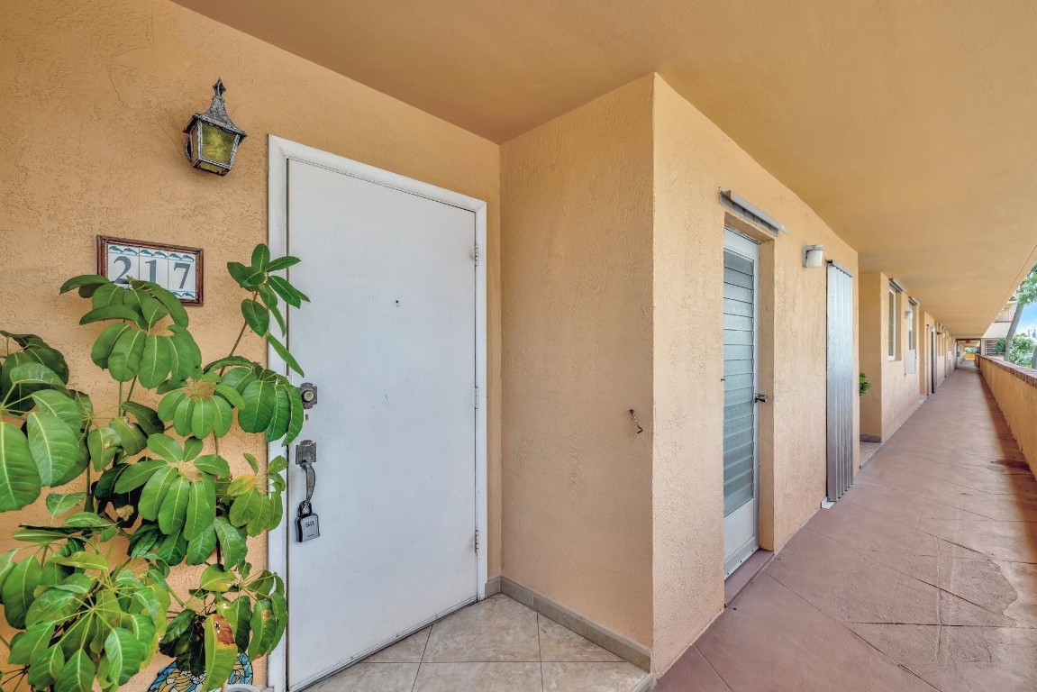 LIGHTHOUSE POINT PLAZA - Residential