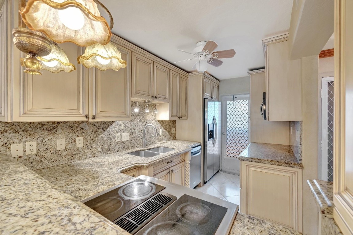 LIGHTHOUSE POINT PLAZA - Residential