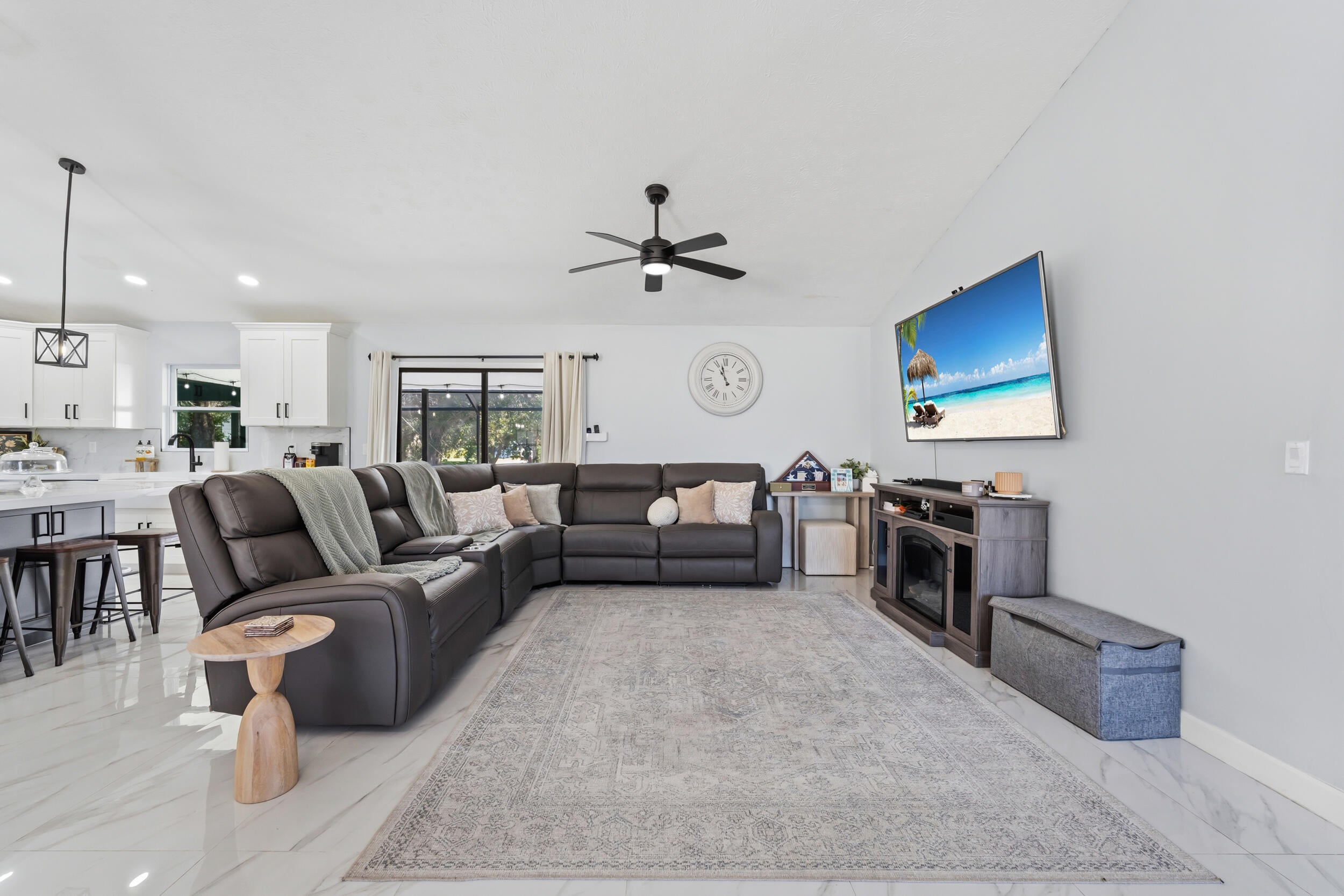 5606 SUNSET Boulevard