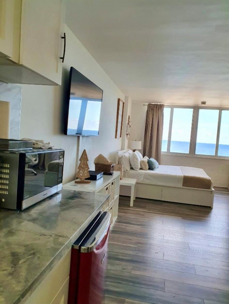 View photos, virtual tours, details... 19201 Collins Ave 848