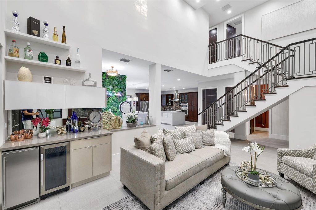 Photo of 1404 SE 2nd Ct, Fort Lauderdale, FL 33301 (MLS # F10543023)