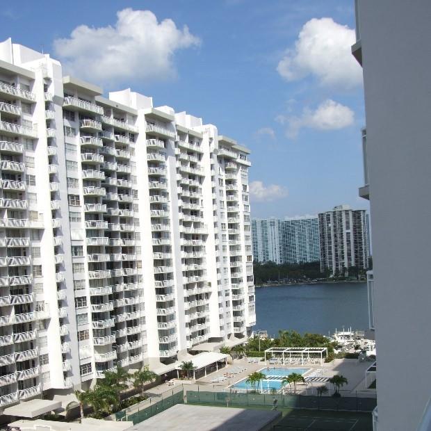 Del Prado Condo - Residential