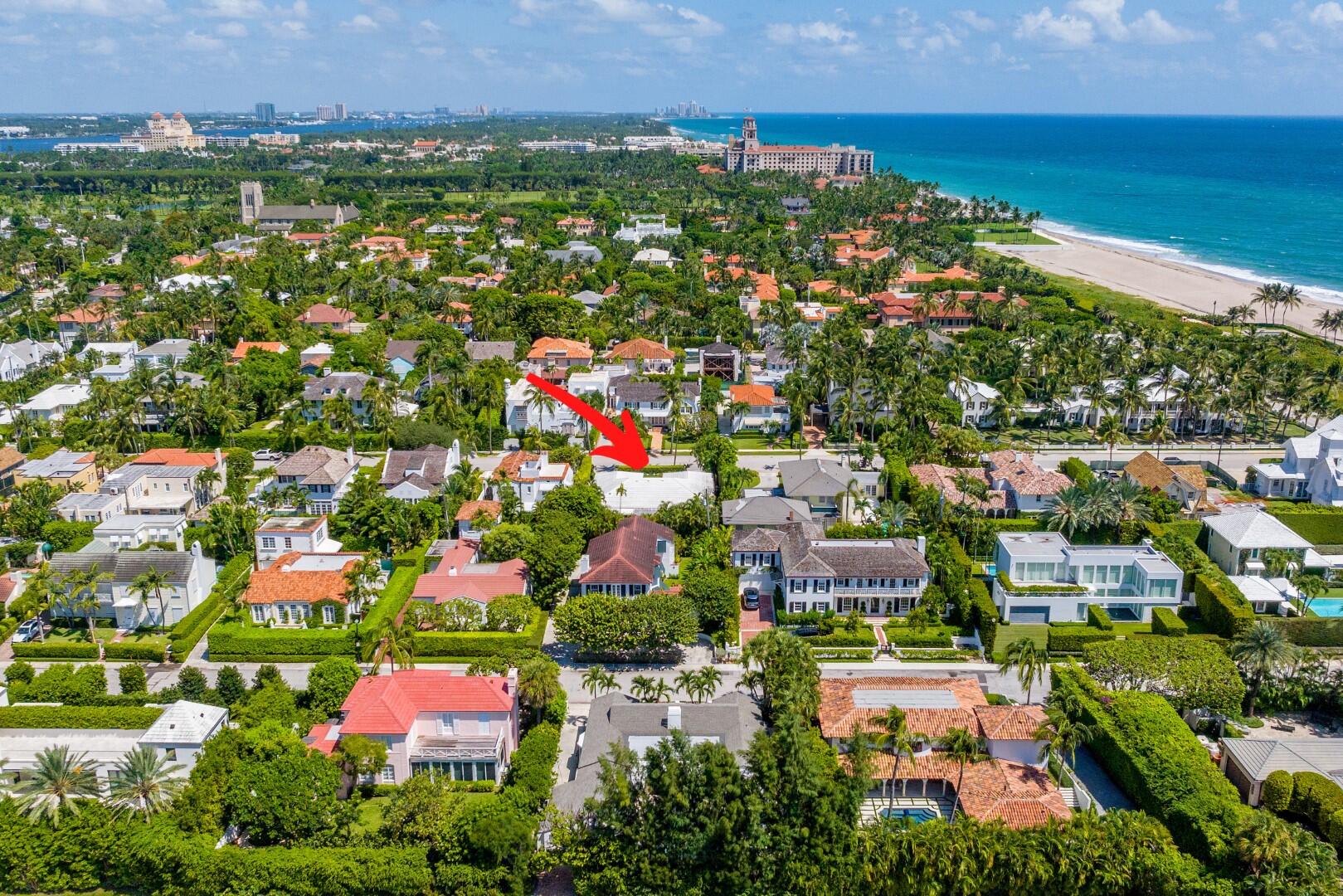 Fantastic Ocean Block In-Town location. Excellent 75' x 120'+/- lot. Build your Sea Street Palm Beach dream home!