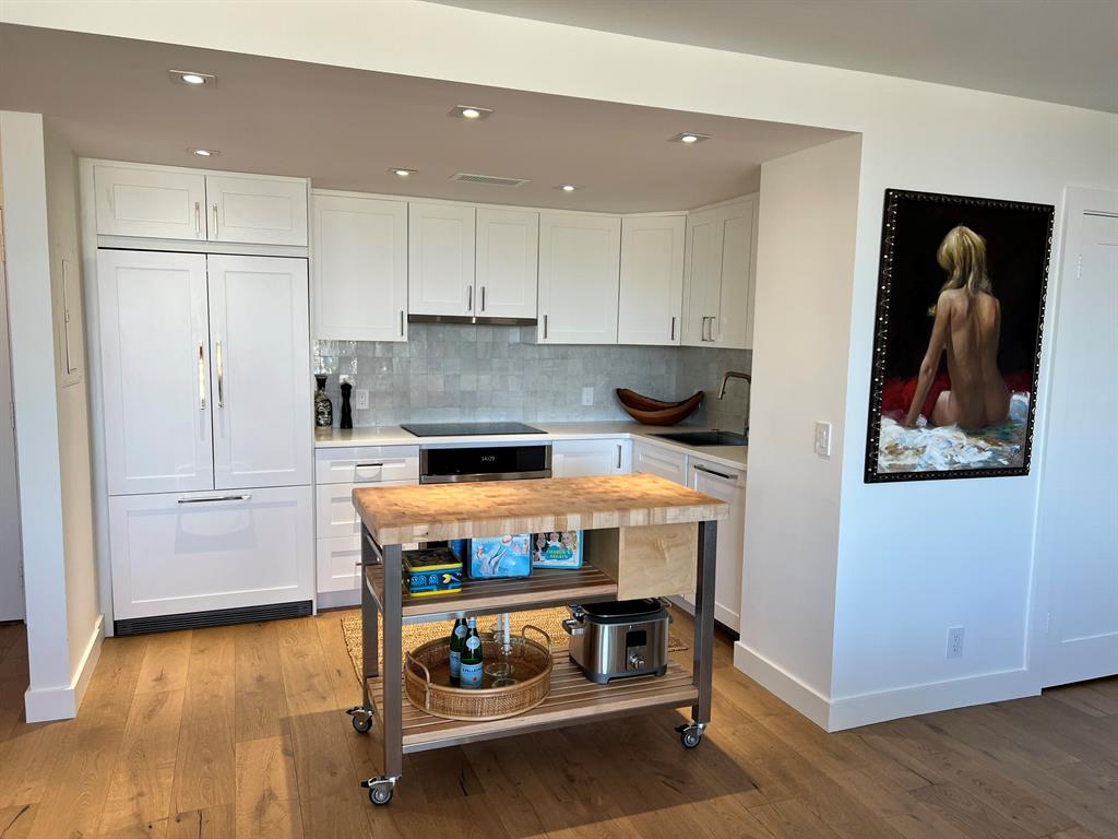 ISLAND HOUSE CONDO - Residential