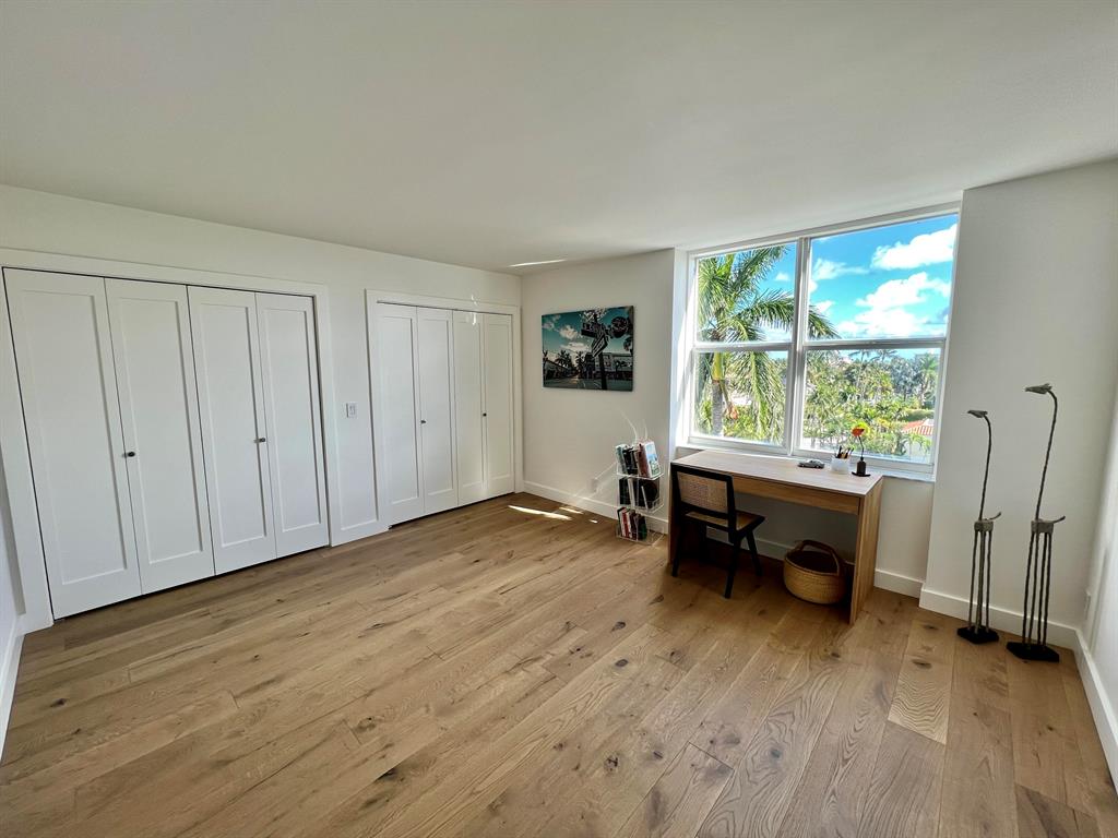 ISLAND HOUSE CONDO - Residential