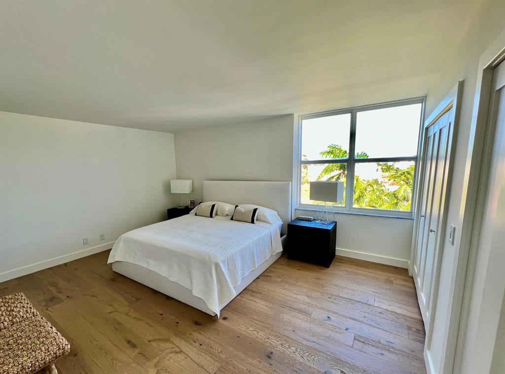 ISLAND HOUSE CONDO - Residential