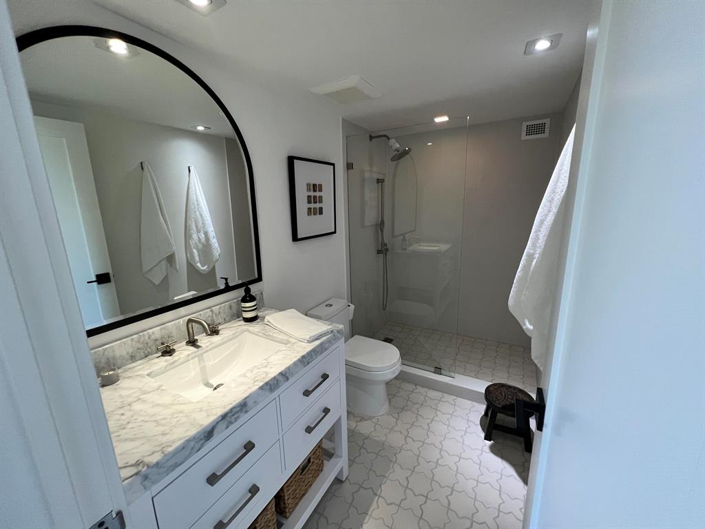 ISLAND HOUSE CONDO - Residential