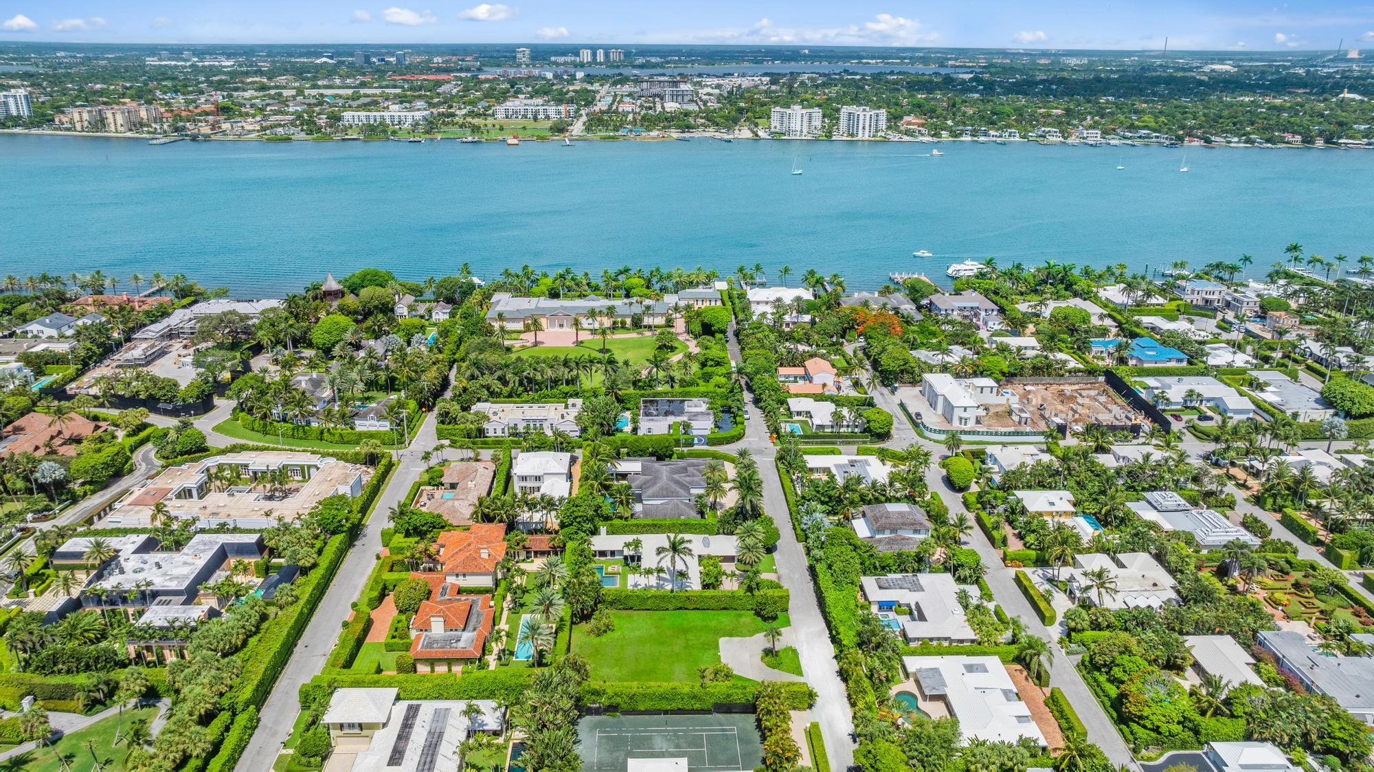 254 N Woods Road, Palm Beach, FL, 33480/$9,900,000 4 254 N Woods Road