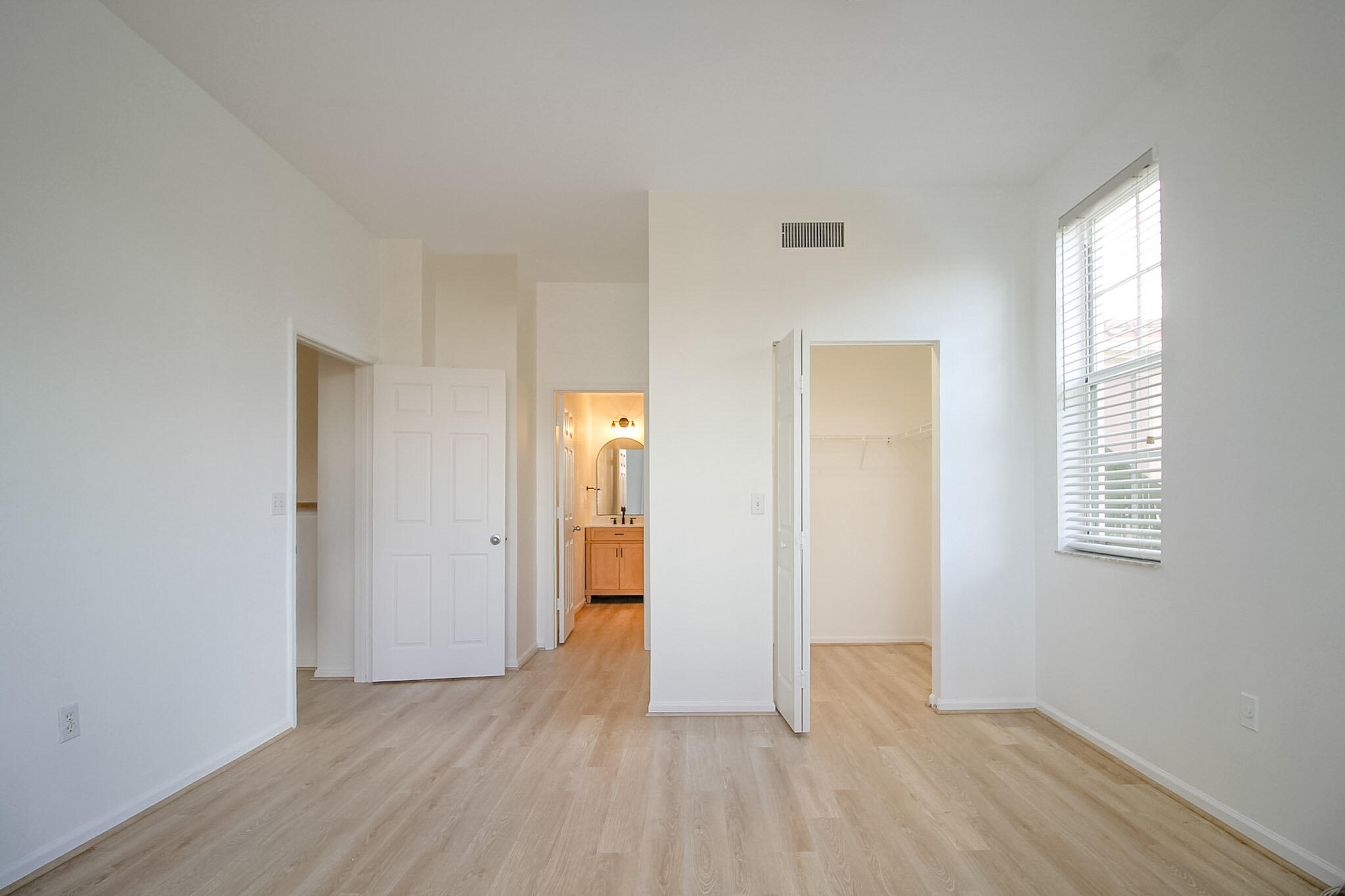 ST ANDREWS AT POLO CLUB CONDO - Residential Lease