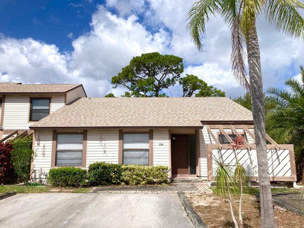 Photo of 124 Sherwood Circle #11a, Jupiter, FL 33458 (MLS # R10975425)