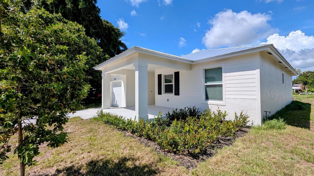 Photo of 4970 SE Jack Avenue, Stuart, FL 34997 (MLS # R11100604)
