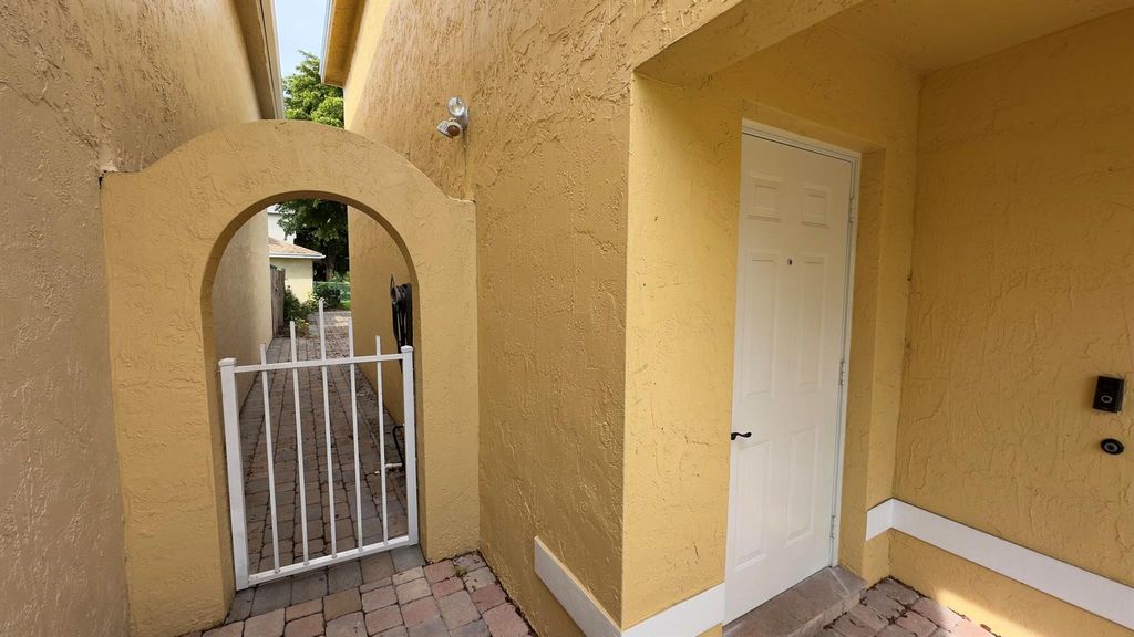 Photo of 4068 Eastridge Drive, Deerfield Beach, FL 33064 (MLS # R11098588)