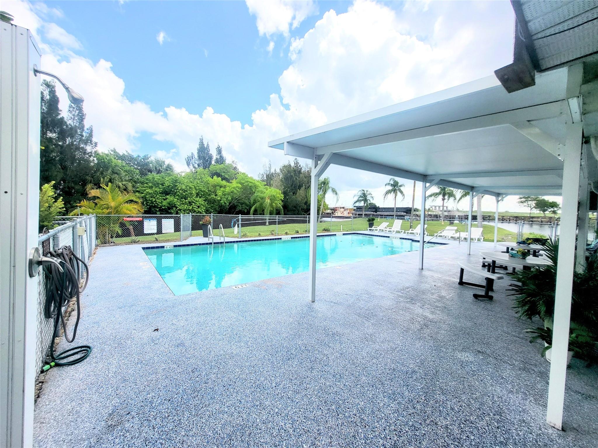 Moore Haven Yacht Club - Land