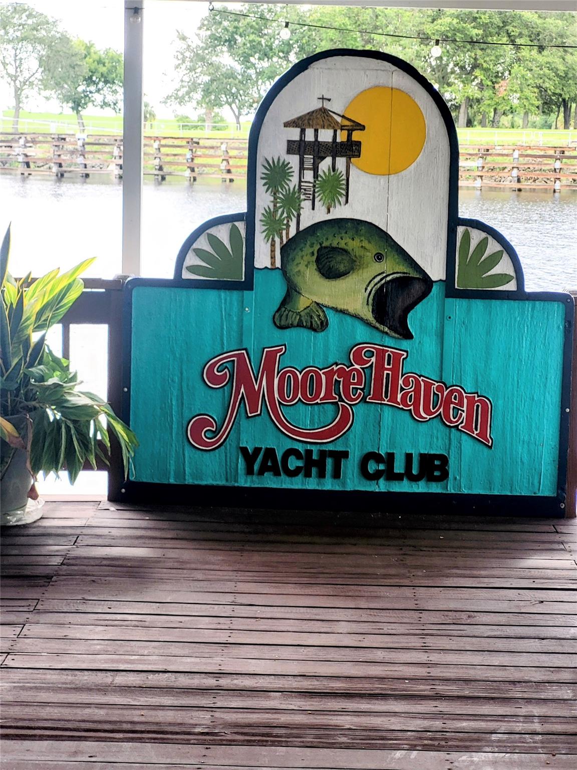 Moore Haven Yacht Club - Land