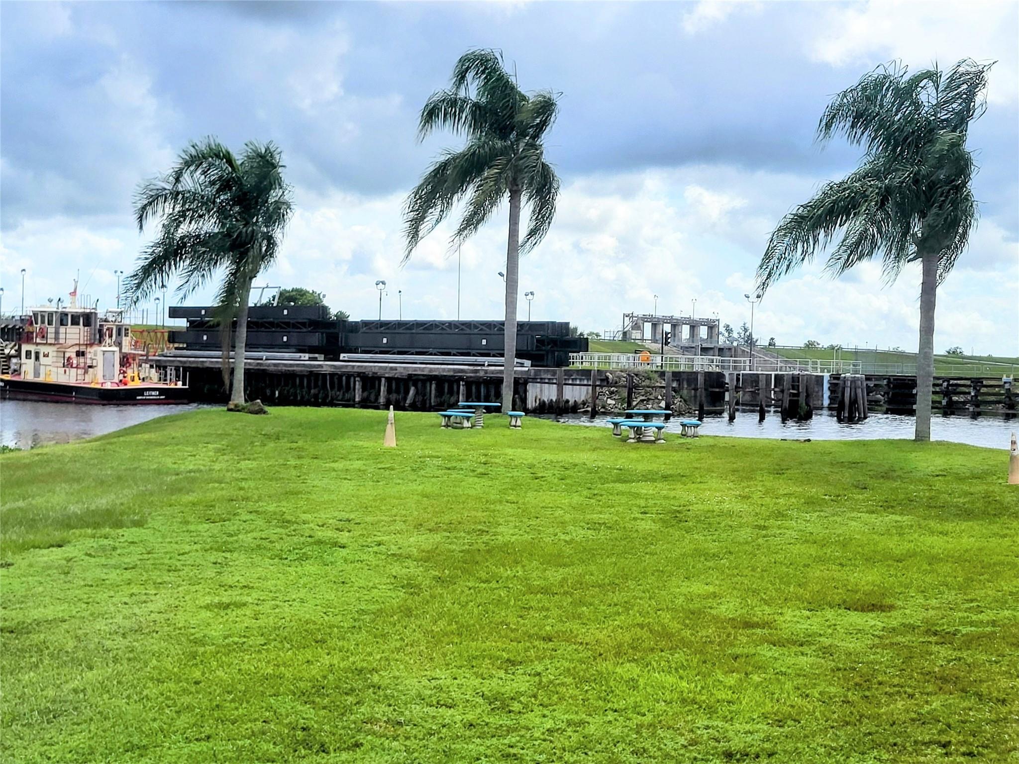 Moore Haven Yacht Club - Land