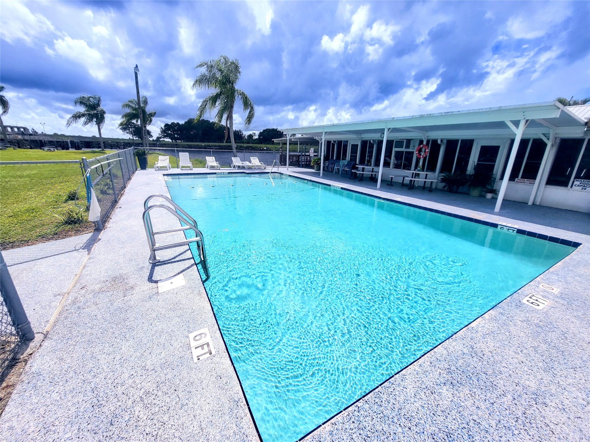 Moore Haven Yacht Club - Land