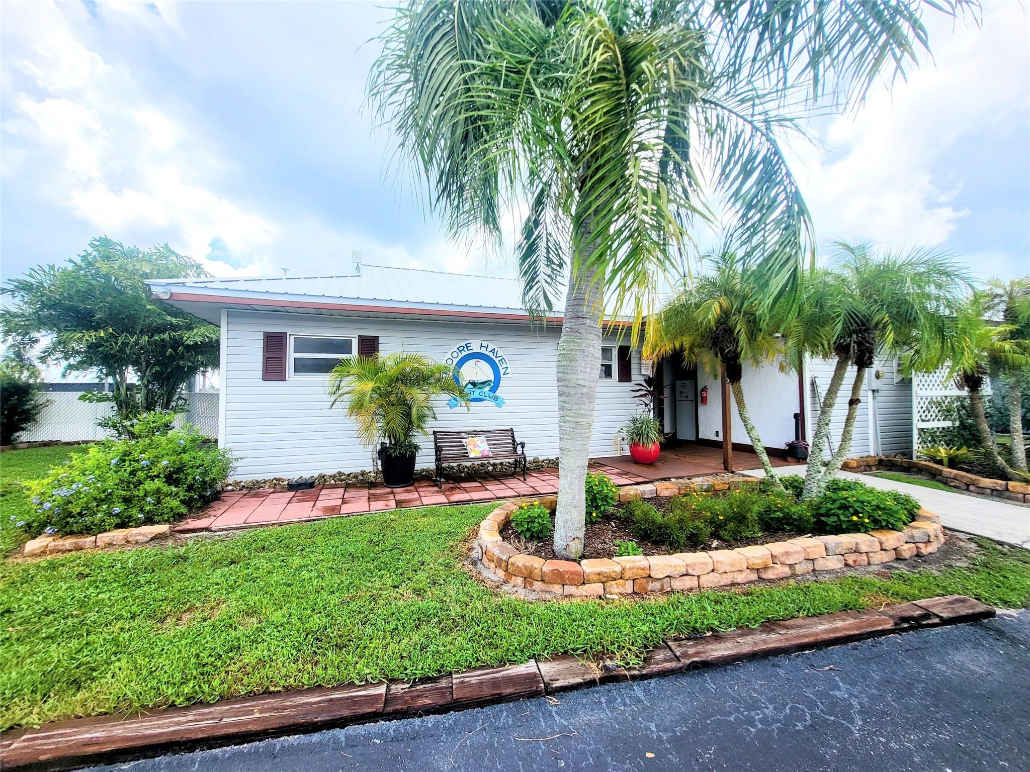 Moore Haven Yacht Club - Land