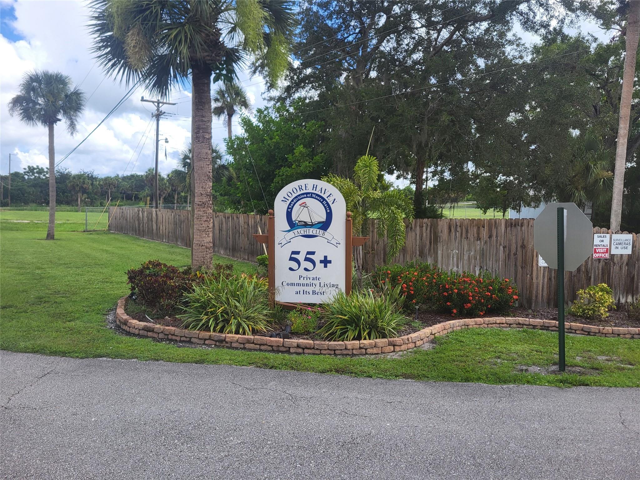 Moore Haven Yacht Club - Land