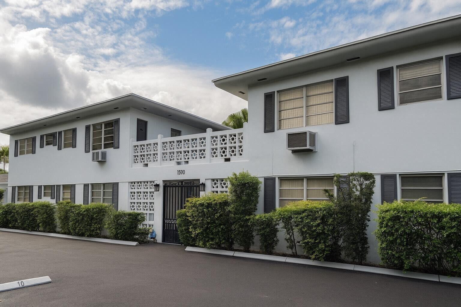 Cozy 1-Bedroom Apartment in a great location! This bright and comfortable 1bedroom/2-bathroom apartment is just minutes from Hollywood Beach and Downtown Hollywood. It features a sunny living space, a modern kitchen and a spacious bedroom with lots of closet space. This unit does not come furnished, the furniture seen in the photos was added with virtual staging. This is the perfect blend of privacy, convenience, and value in one of Hollywood's most central neighborhoods. On-site laundry makes life easy. Close to shopping, restaurants, entertainment, and major highways--everything you need is nearby!There may be variations in finishes.