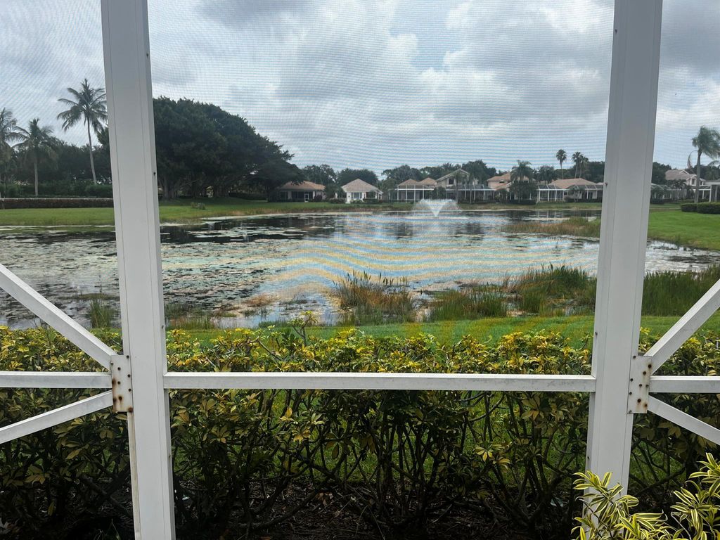 Photo of 525 Eagleton Cove Trace, Palm Beach Gardens, FL 33418 (MLS # R10910071)