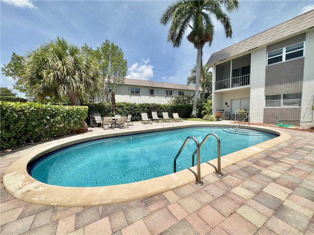 OAKLAND EAST MANORS - Residential