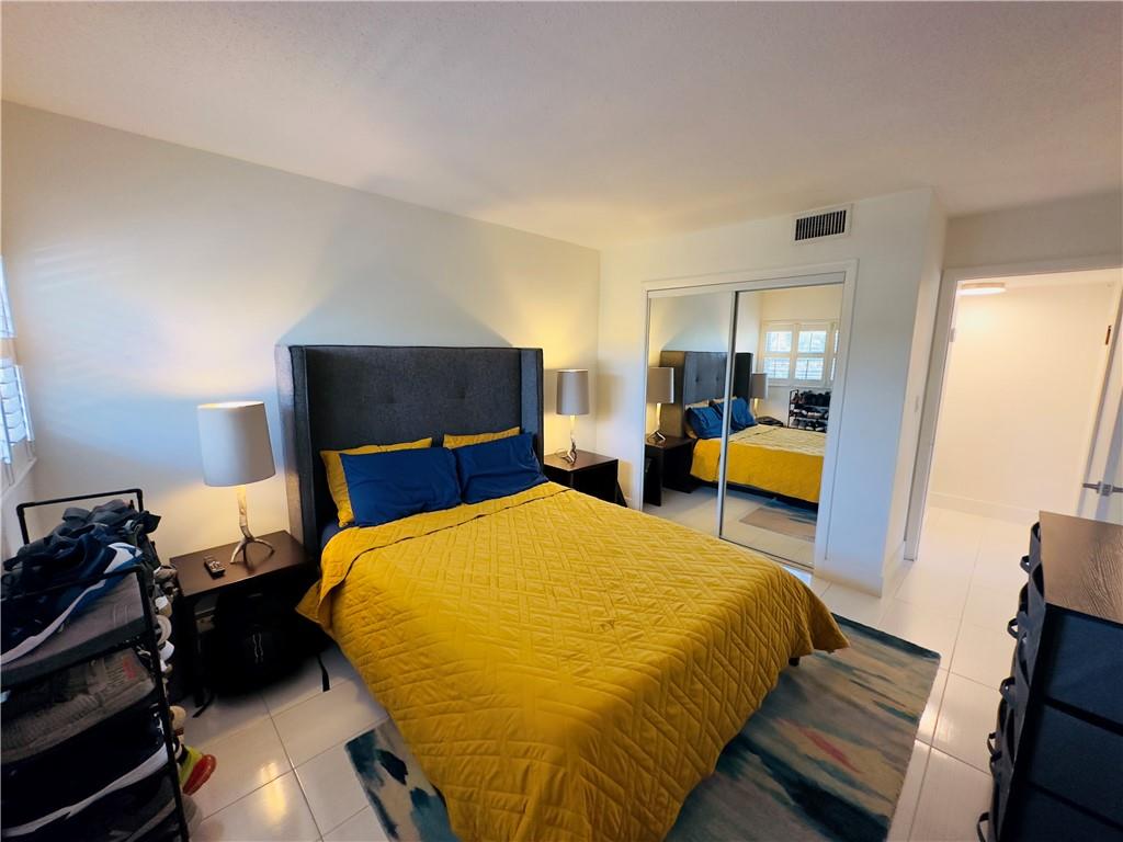 OAKLAND EAST MANORS - Residential