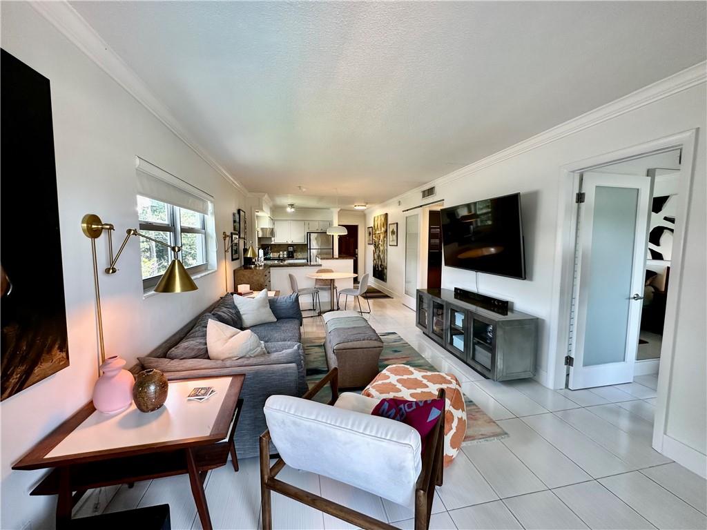 OAKLAND EAST MANORS - Residential