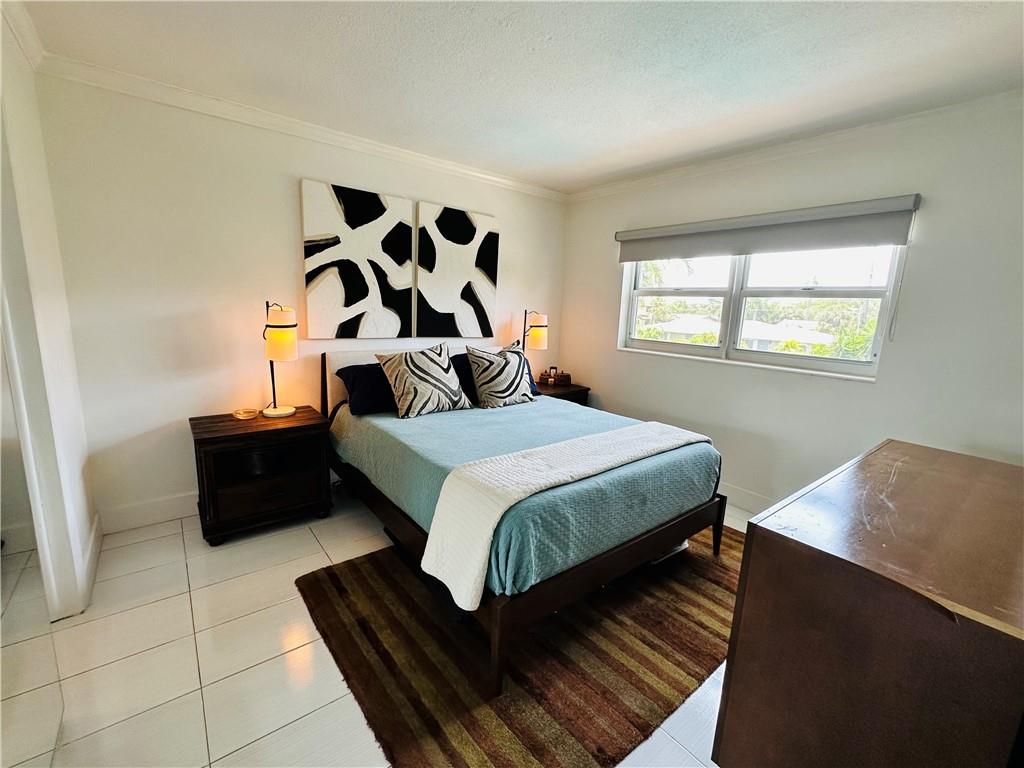 OAKLAND EAST MANORS - Residential