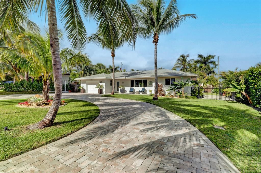 Photo of 3311 Pebble Place, Jupiter, FL 33469 (MLS # R10769420)