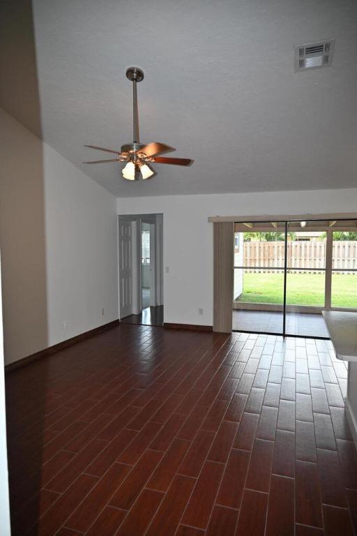 SUGAR POND MANOR OF WELLINGTON - Residential