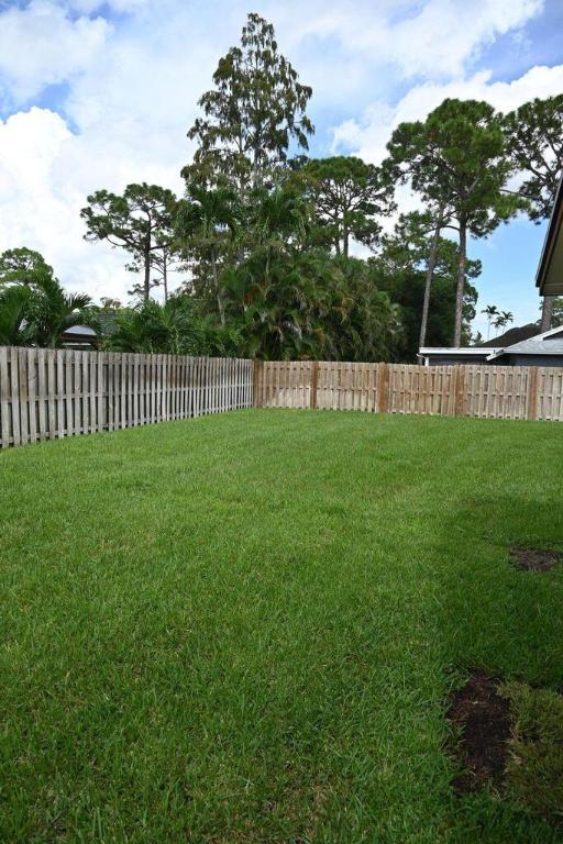 SUGAR POND MANOR OF WELLINGTON - Residential