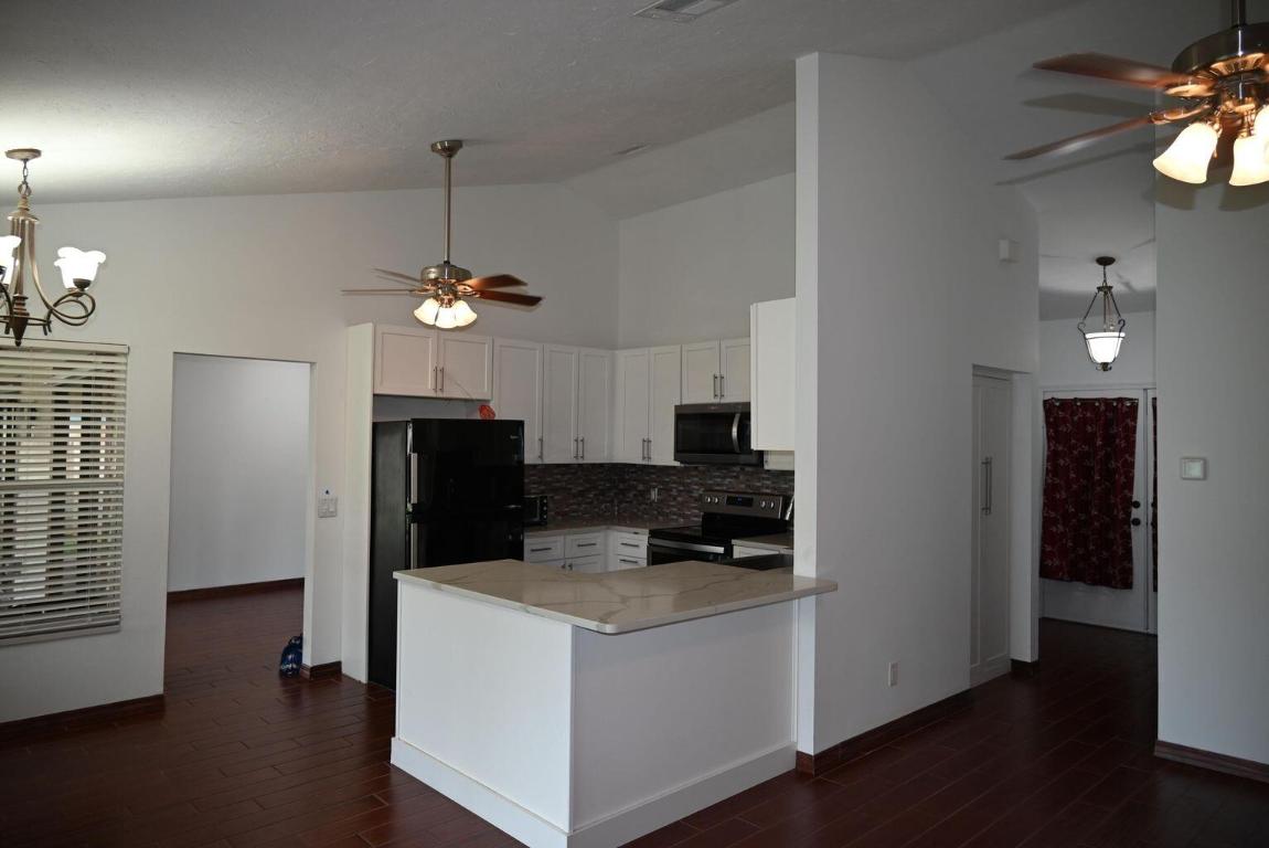 SUGAR POND MANOR OF WELLINGTON - Residential