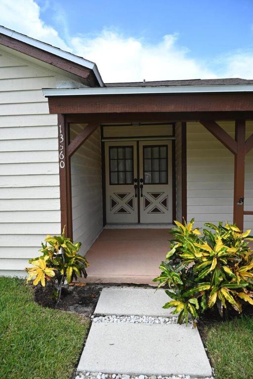 SUGAR POND MANOR OF WELLINGTON - Residential