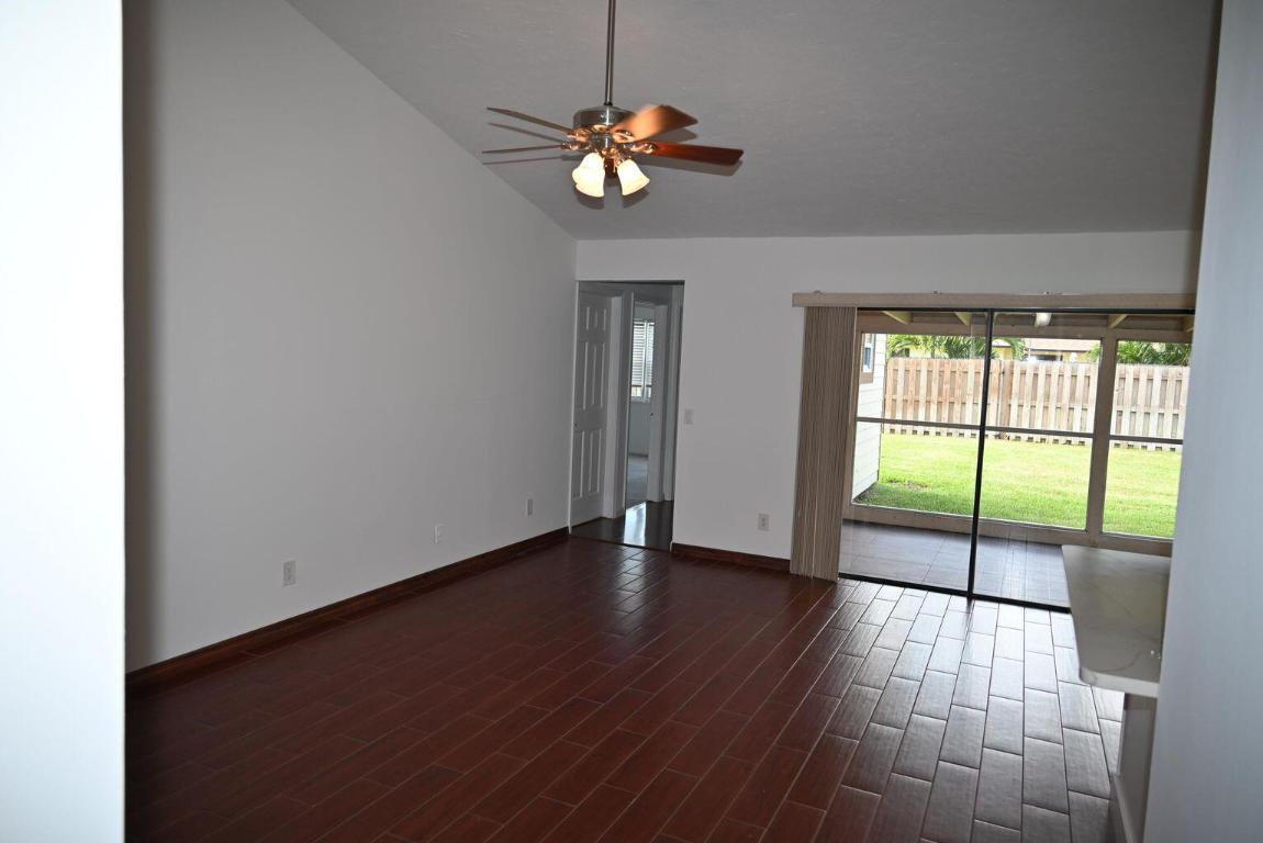 SUGAR POND MANOR OF WELLINGTON - Residential