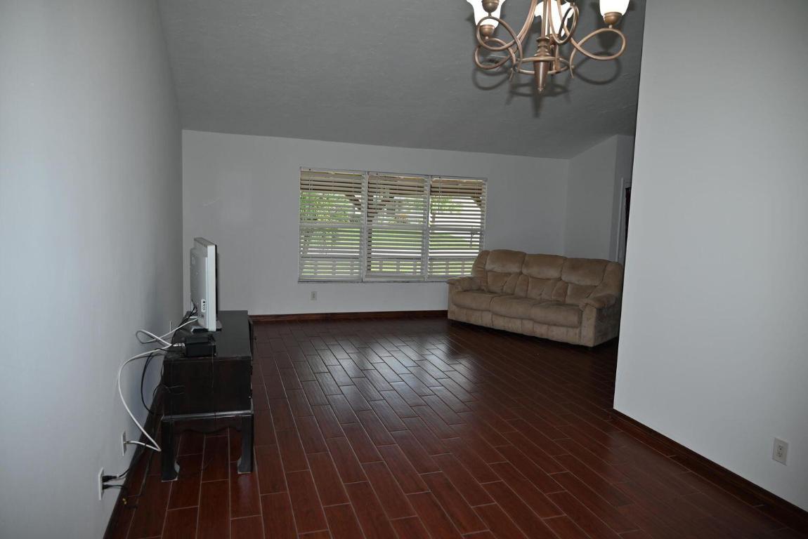 SUGAR POND MANOR OF WELLINGTON - Residential