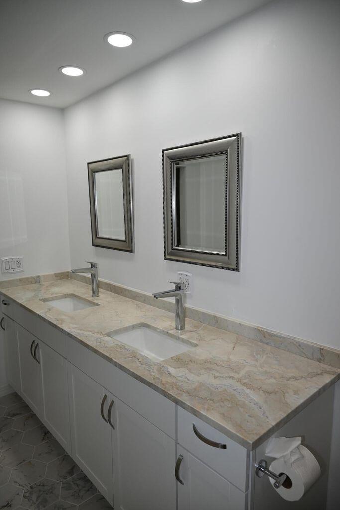 SUGAR POND MANOR OF WELLI - Residential