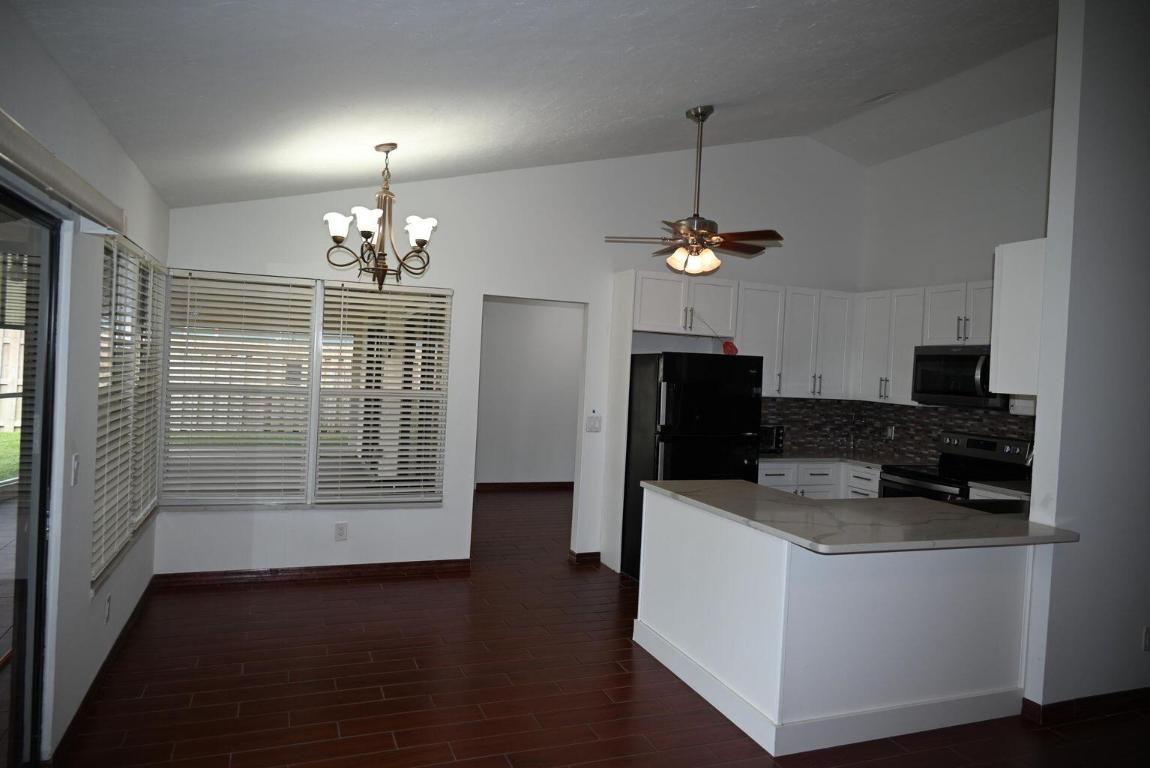 SUGAR POND MANOR OF WELLINGTON - Residential