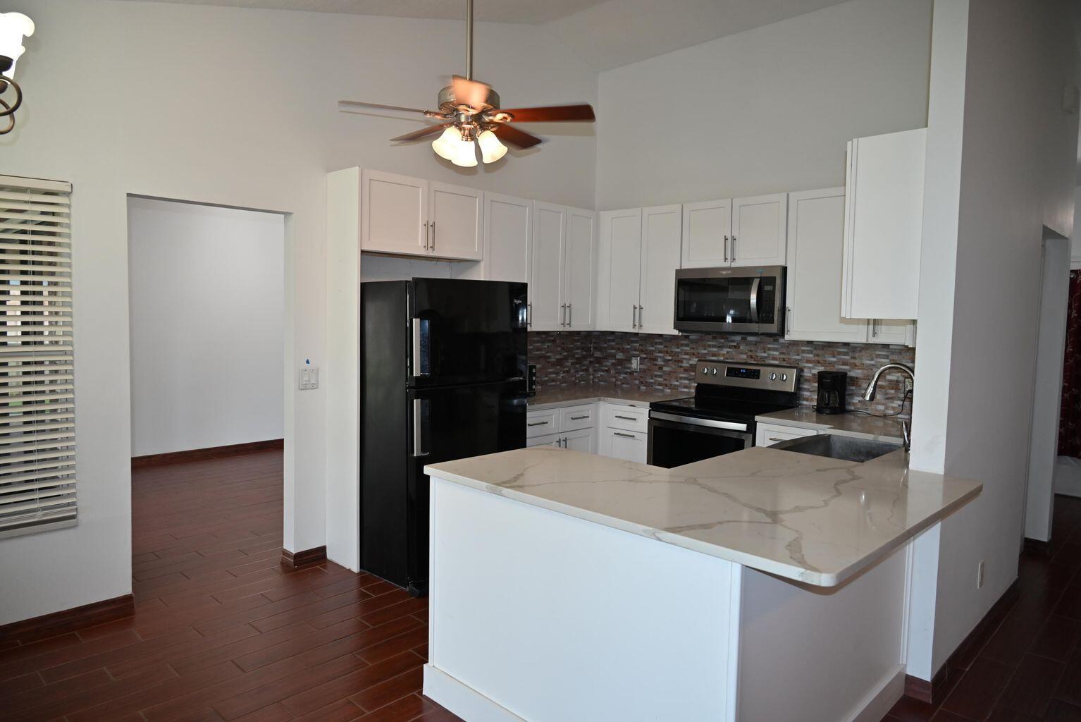 SUGAR POND MANOR OF WELLI - Residential