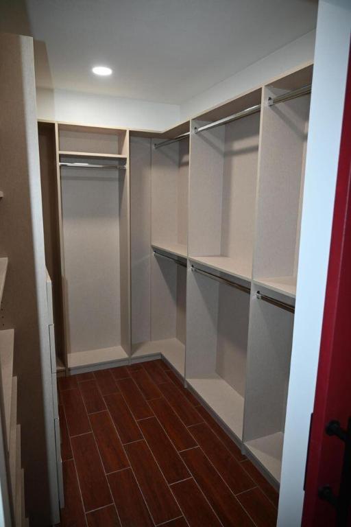 SUGAR POND MANOR OF WELLINGTON - Residential