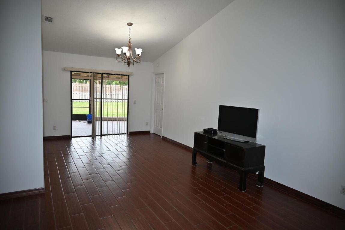 SUGAR POND MANOR OF WELLINGTON - Residential