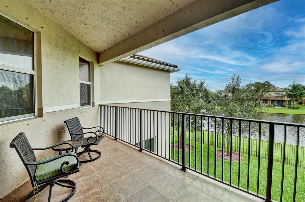 CANYON TRAILS - Residential