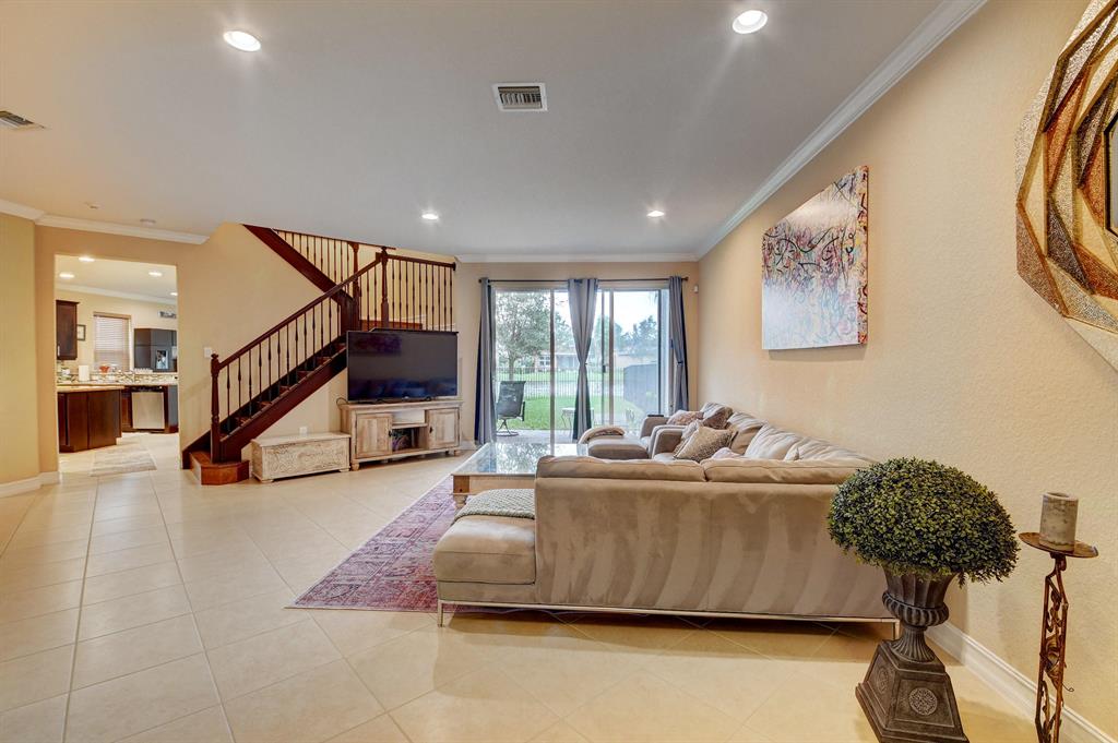 CANYON TRAILS - Residential