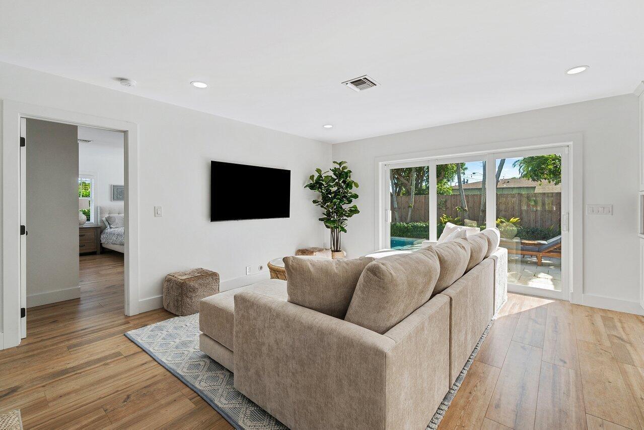 300 Lytle Street, West Palm Beach, FL, 33405/$1,875,000 4 300 Lytle Street