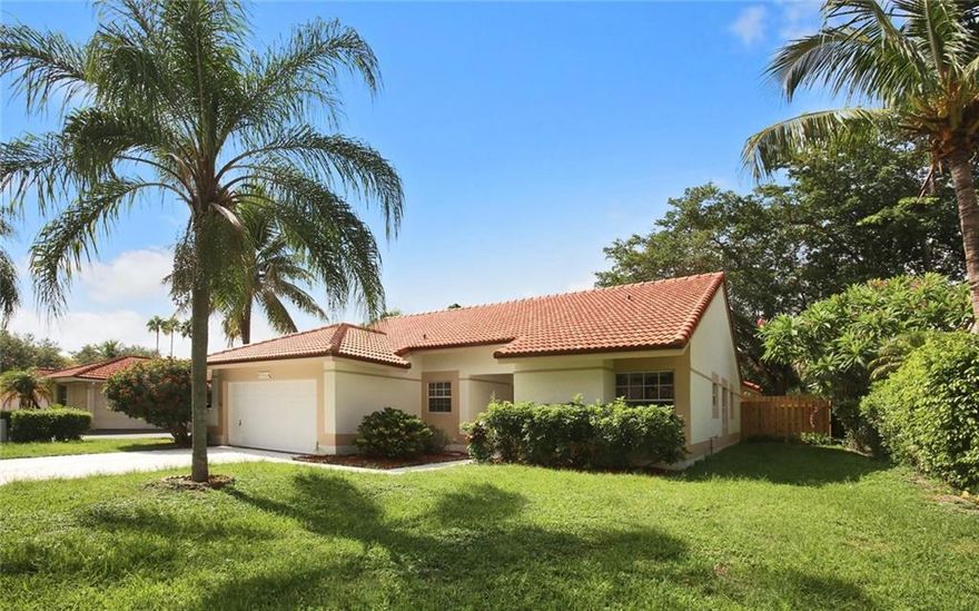 !BEAUTIFUL HOUSE READY TO MOVE IN - THREE BEDROOMS AND TWO BATHROOMS - TWO CAR GARAGE AND POOL - CUSTOM KITCHEN WITH GRANITE COUNTER TOPS - WALKING CLOSET - INTERIOR LAUNDRY ROOM - FRESHLY PAINTED - MIRROR CLOSET DOORS - NEW STAINLESS STEEL APPLIANCES - NEWER ROOF - NEW FENCE - BEAUTIFUL TILE AND WOOD FLOORS - QUIET NEIGHBORHOOD - NO MAINTENANCE FEE !