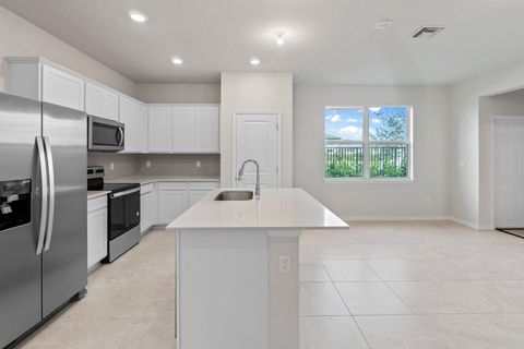 Townhouse in Lauderdale Lakes FL 3201 Watercress Dr Dr 11.jpg