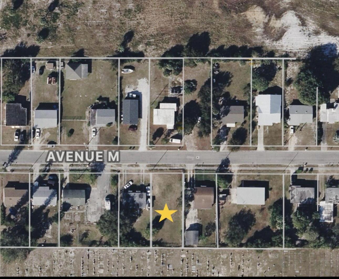 Very nice lot close to Downtown Fort Pierce shopping, dining, beaches and inlet.